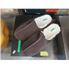 Image 1 : 2 Pairs of Mio Marino Men's Slippers - Size 9-10