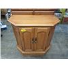 Image 1 : 2 Door Maple Cabinet - 15" x 30" x 28" tall