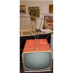 1950'S RCA VICTOR BLACK & WHITE TV W/ RABBIT EARS