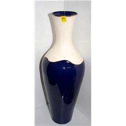 PQM 124 CANADIAN MID CENTURY MODERN VASE- BLUE/