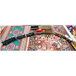 1950'S LIONEL TRAIN ENGINE &  CARS