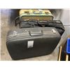 Image 2 : Elephant hide vintage suit case Cat A