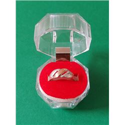 950 silver ring and 18 carat gold bath.