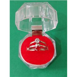 950 silver ring and 18 carat gold bath with zirconia.