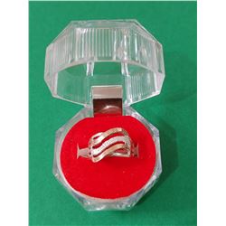 950 silver ring and 18 carat gold bath.