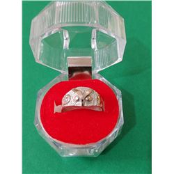 950 silver ring and 18 carat gold bath.