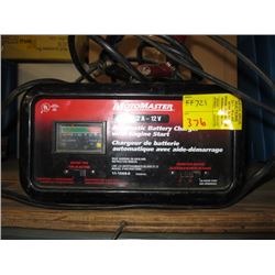 MOTOMASTER 12V BATTERY CHARGER