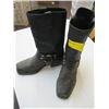 Image 1 : PAIR OF BLACK DAYTON LIKE SIZE 9 BOOTS
