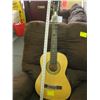 Image 1 : 3 QUARTER SIZE GUITAR