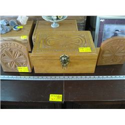 PAIR OF CARVED BOOK ENDS & A WOODEN CARVED BOX