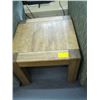 Image 1 : HEAVY OAK END TABLE