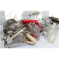 LOT OF ASSORTED SMALL WARES: INCLUDES STRAINERS