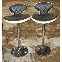 LOT OF 2 BLACK & WHITE HYDRAULIC BAR STOOLS