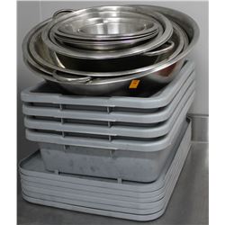 LOT OF ASSORTED SIZED SS BOWLS, COLLANDER & 4 BUS