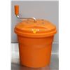 Image 1 : ORANGE OVERSIZED SALAD SPINNER
