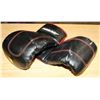 Image 1 : PAIR OF LIFE FITNESS KICK BOXING GLOVES