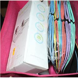 2 GECKO-LOC SHOWER CADDYS AND DISPOSABLE FLIP