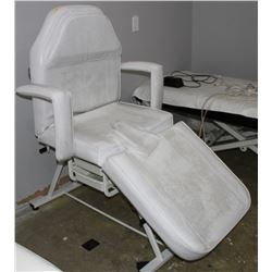 WHITE ADJUSTABLE ESTETICS CHAIR WITH FACE HOLE