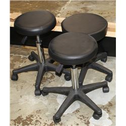 LOT OF 3 SHORT ROLLING HYDRAULIC STOOLS