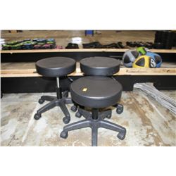 LOT OF 3 SHORT ROLLING HYDRAULIC STOOLS