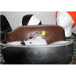 LOT OF 2 WEIGHT LIFTING BELTS AND PUNCHING BALL