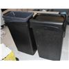 Image 1 : LOT OF 4 WASTE BINS, 2 WITH LIDS