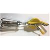 Image 1 : Vintage Yellow Beaters