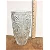 Image 2 : Crystal - Trays, cups and 8" vase