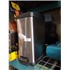 Image 2 : 3 TOOLBOXES, STAINLESS WASTE BIN AND 2 CLOCKS