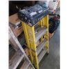 Image 2 : 4 FOOT FIBERGLASS A FRAME LADDER