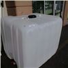 Image 2 : 1000 LITER FOOD GRADE LIQUID CONTAINER