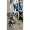 Image 1 : 4 FOOT PAINTERS LADDER
