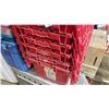Image 3 : 6 STORAGE TOTES WITH BUILT IN LIDS