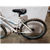 Image 3 : WHITE OZARK TRAIL BIKE