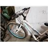 Image 4 : WHITE OZARK TRAIL BIKE