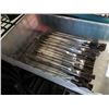 Image 3 : TRAY OF PAINT BRUSHES