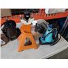 Image 3 : LOT OF SUMP PUMPS, ELECTRIC MOTOR, JACK STANDS
