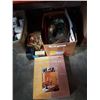 Image 1 : 2 boxes of estate collectibles