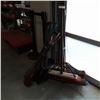 Image 1 : 2 BUNDLES OF SHOVELS AND PUSHBROOMS