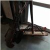 Image 2 : 2 BUNDLES OF SHOVELS AND PUSHBROOMS