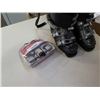 Image 2 : DEFIANT DOOR HANDLE AND SKI BOOTS