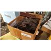 Image 1 : BOX OF DECORATIVE METAL 4 LEAF HOOKS