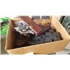 Image 3 : BOX OF DECORATIVE METAL 4 LEAF HOOKS