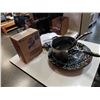 Image 1 : CENTERPIECE PLATE WITH POTS, PANS, SANDWICH MAKER AND COFFEE