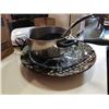 Image 2 : CENTERPIECE PLATE WITH POTS, PANS, SANDWICH MAKER AND COFFEE