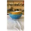 Image 2 : LOT OF COLORED PYREX MIXING BOWLS