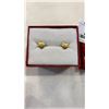 Image 2 : 18KT WHITE GOLD 3 PEARL PENDANT AND 10KT GOLD EARRINGS