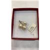 Image 3 : 18KT WHITE GOLD 3 PEARL PENDANT AND 10KT GOLD EARRINGS