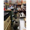 Image 1 : 6 LIGHT BLACK FLOOR LAMP