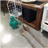 Image 1 : CARVED KNIFE AND FORK, WITH CORNER SHELF AND VASE